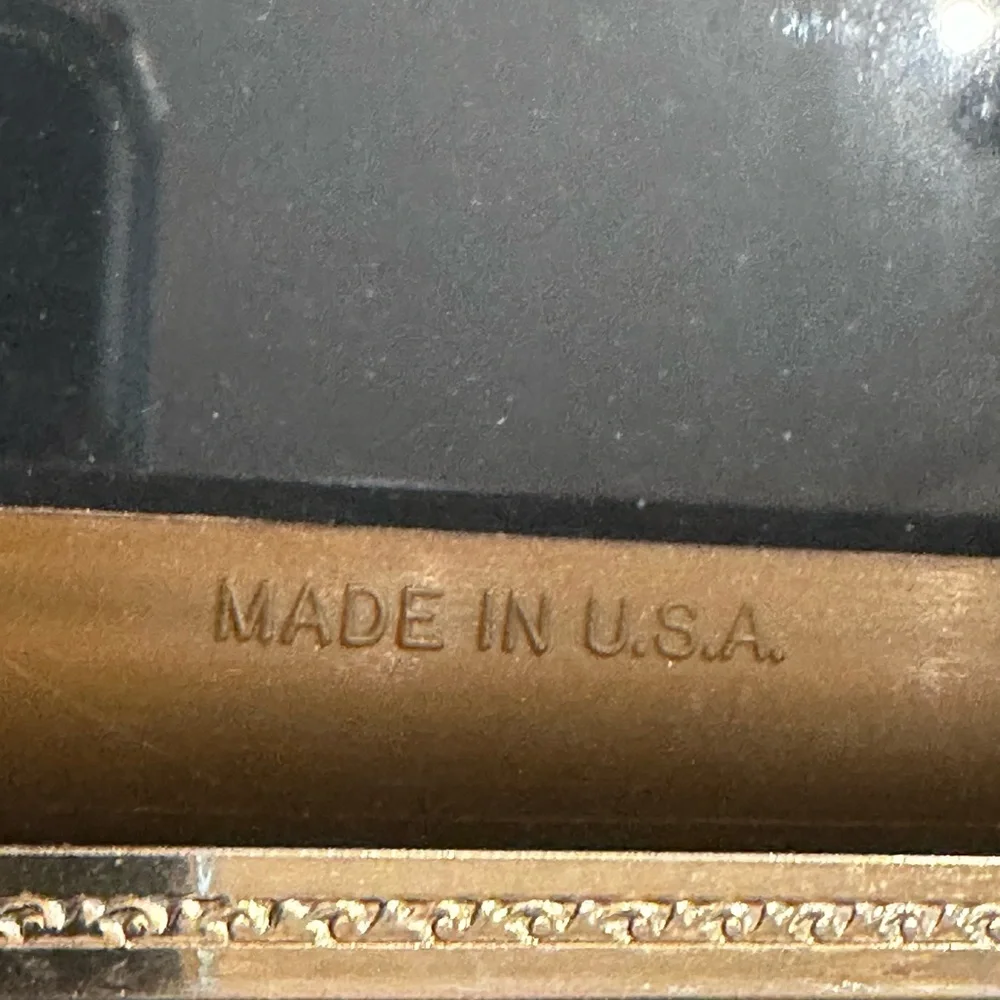 Vintage Gold Metal Intercraft 1976 Shadowbox Picture Frame 5x7
